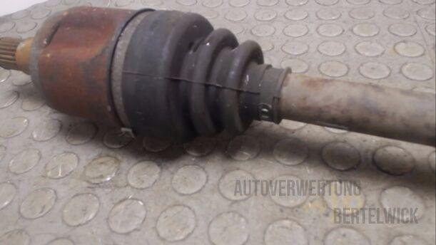 Foto: ANTRIEBSWELLE LINKS eines Skoda Felicia 1.3 LX