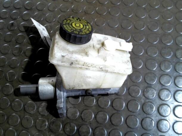 Foto: HAUPTBREMSZYLINDER eines BMW 318 Ci