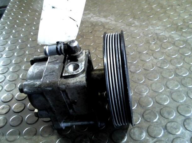 Foto: LENKGETRIEBEPUMPE eines BMW 318 Ci