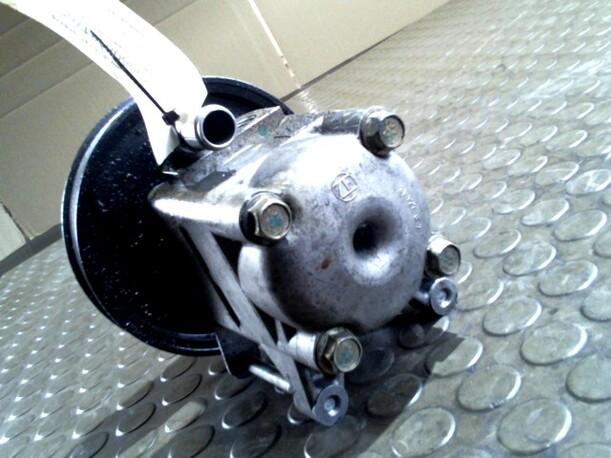 Foto: LENKGETRIEBEPUMPE eines BMW 318 Ci