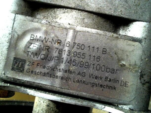 Foto: LENKGETRIEBEPUMPE eines BMW 318 Ci