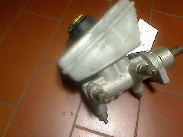 Foto: HAUPTBREMSZYLINDER eines Ford Escort Turnier Flair