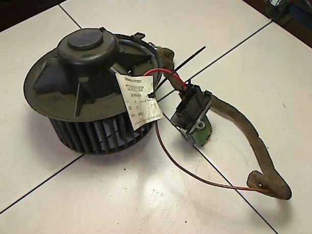 Foto: GEBLÄSEMOTOR eines Seat Arosa 1.4 MPI Comfort