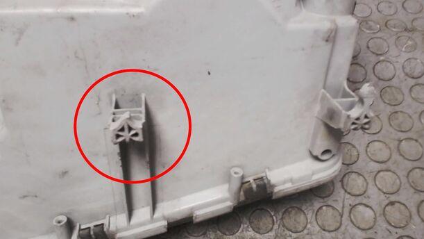 Foto: HAUPTSCHEINWERFER RECHTS (LEICHT BESCHÄDIGT) eines Opel Omega Caravan LS