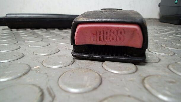 Foto: GURTSTRAFFER LINKS eines BMW 316i
