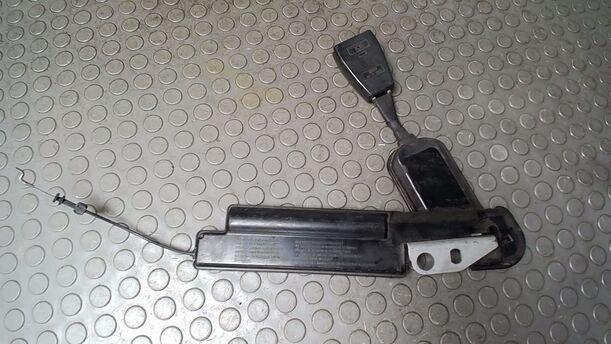 Foto: GURTSTRAFFER LINKS eines BMW 316i