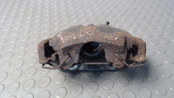 Foto: BREMSSATTEL VORN LINKS eines Opel Corsa LS