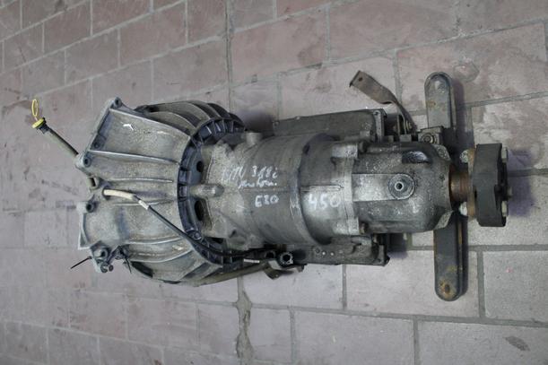 Foto: AUTOMATIK-GETRIEBE 3HP22 eines BMW 318i