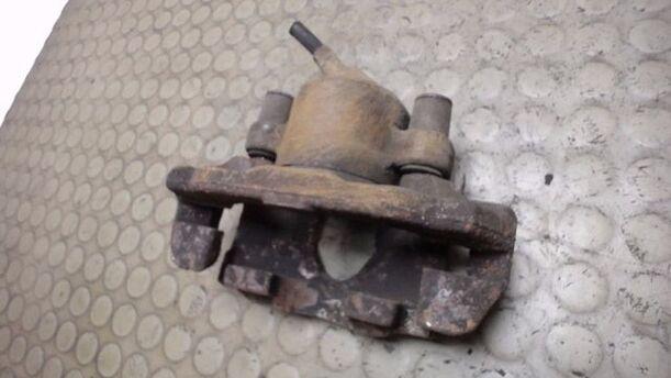 Foto: BREMSSATTEL VORN LINKS eines Ford Escort c