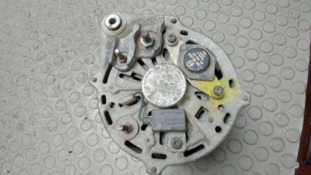 Foto: LICHTMASCHINE / GENERATOR ( 70A ) eines Ford Sierra Turnier CL