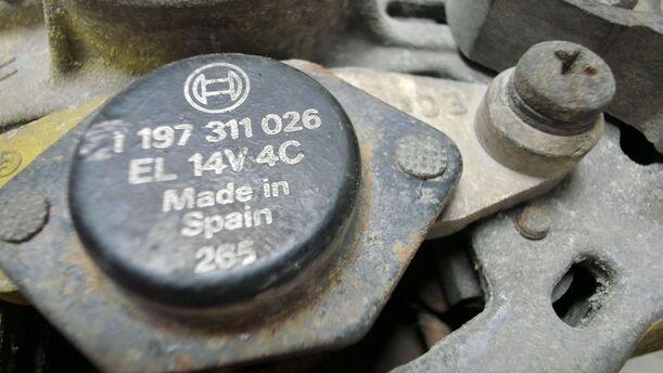 Foto: LICHTMASCHINE / GENERATOR ( 70A ) eines Ford Sierra Turnier CL
