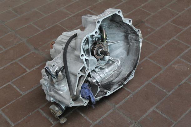 Foto: SCHALTGETRIEBE 5-GANG eines Nissan Sunny LX