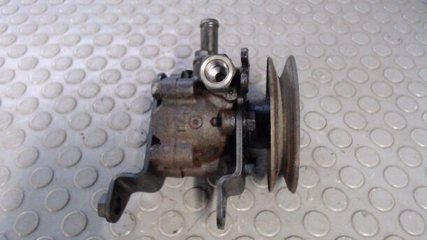 Foto: SERVOPUMPE / LENKGETRIEBEPUMPE eines Nissan Sunny LX