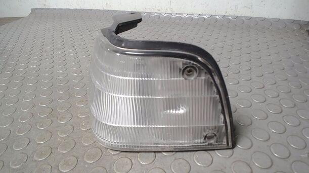 Foto: STANDLICHT/ BEGRENZUNGSLEUCHTE LINKS eines Mazda 323 1.6i GLX
