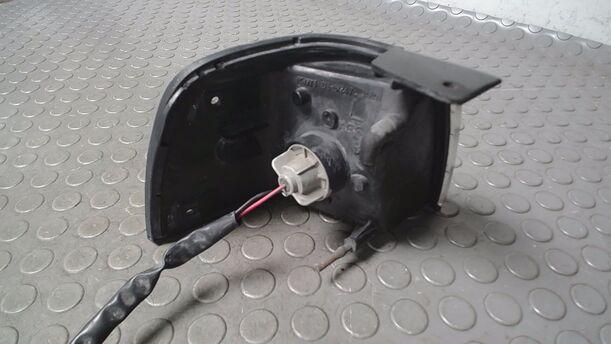 Foto: STANDLICHT/ BEGRENZUNGSLEUCHTE LINKS eines Mazda 323 1.6i GLX