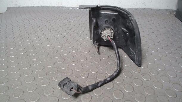 Foto: STANDLICHT/ BEGRENZUNGSLEUCHTE RECHTS eines Mazda 323 1.6i GLX