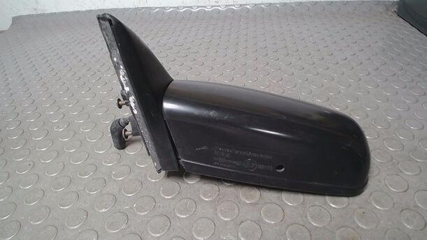 Foto: AUSSENSPIEGEL MECHANISCH VERSTELLBAR LINKS eines Mazda 323 1.6i GLX