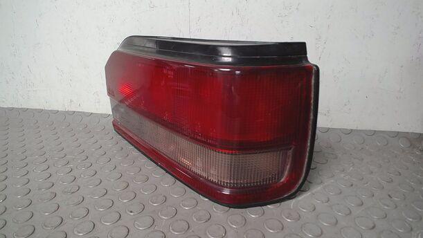 Foto: HECKLEUCHTE/ RÜCKLEUCHTE RECHTS ( 2/3 TÜRER ) eines Mazda 323 1.6i GLX