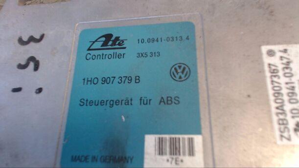 Foto: STEUERGERÄT ABS eines VW Passat Variant 1.8 CL