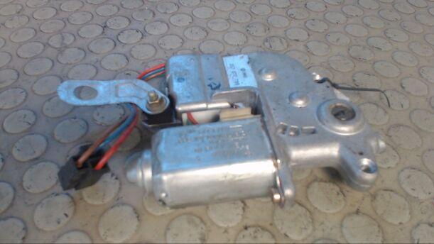Foto: SCHIEBEDACHMOTOR eines VW Passat Variant 1.9 CL