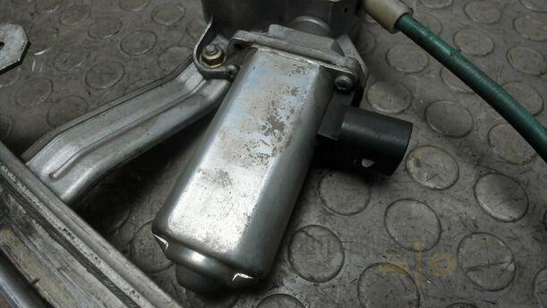Foto: FENSTERHEBER VORNE RECHTS eines Alfa Romeo 145 1.6