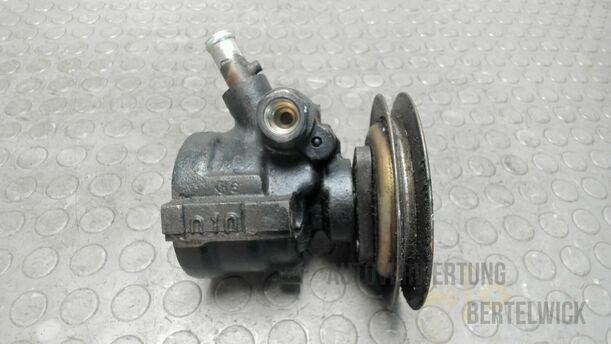 Foto: LENKGETRIEBEPUMPE eines Alfa Romeo 145 1.6