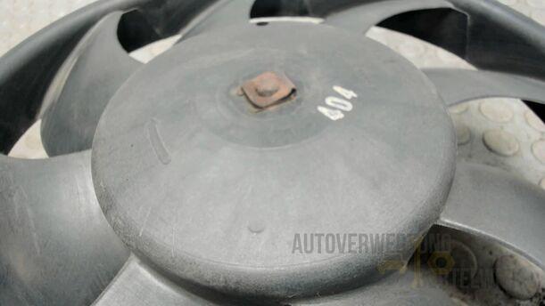 Foto: ELEKTROLÜFTER eines Alfa Romeo 145 1.6