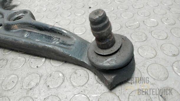 Foto: QUERLENKER VORNE LINKS eines Alfa Romeo 145 1.6