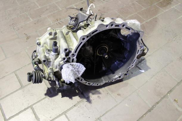 Foto: SCHALTGETRIEBE 5-GANG eines Mazda 626 2.5i V6