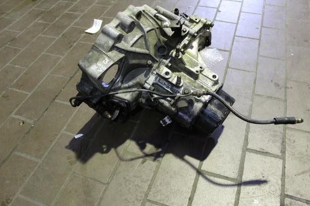 Foto: SCHALTGETRIEBE 5-GANG eines Mazda 626 2.5i V6