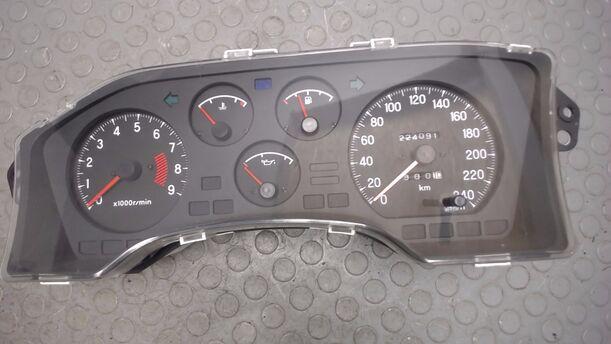 Foto: TACHOEINHEIT eines Mitsubishi Eclipse 2000 16V GSi
