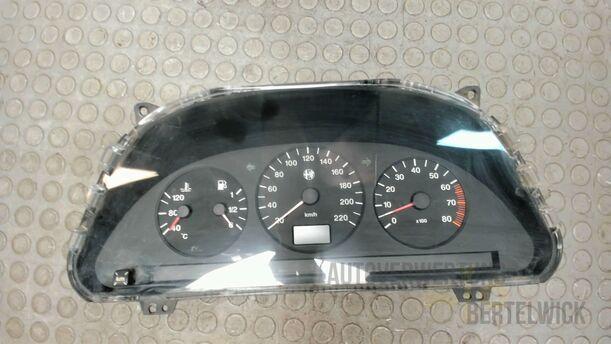 Foto: KOMBIINSTRUMENT / TACHOEINHEIT eines Alfa Romeo 145 1.6