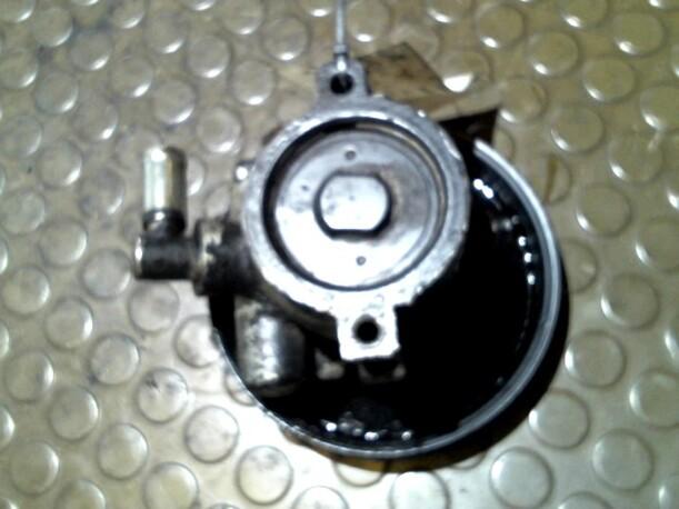 Foto: LENKGETRIEBEPUMPE eines Ford Escort 16V Flair