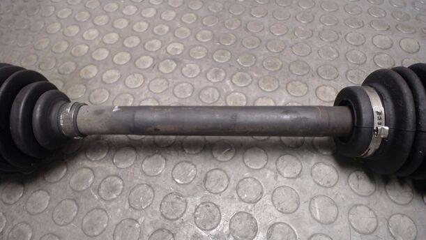Foto: ANTRIEBSWELLE LINKS eines Lancia Delta 1.6 i.e.