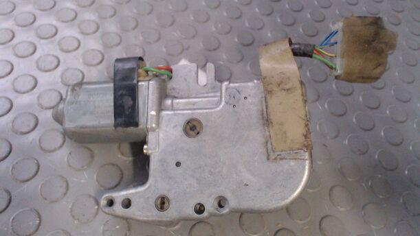 Foto: SCHIEBEDACHMOTOR eines Mazda 626 2.5i V6