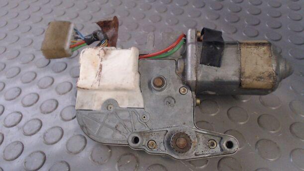 Foto: SCHIEBEDACHMOTOR eines Mazda 626 2.5i V6