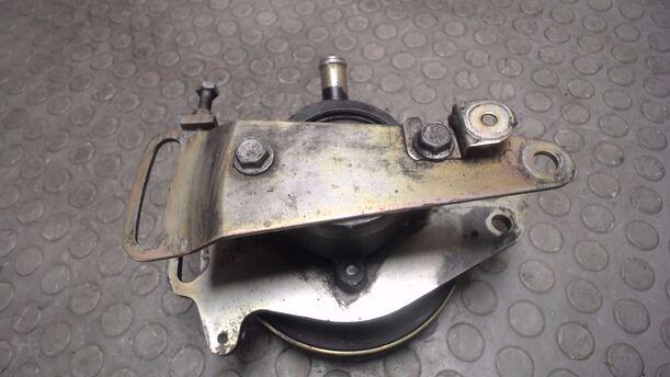 Foto: LENKGETRIEBEPUMPE eines Lancia Delta 1.6 i.e.