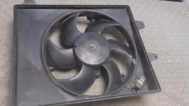 Foto: ELEKTROLÜFTER eines Lancia Delta 1.6 i.e.