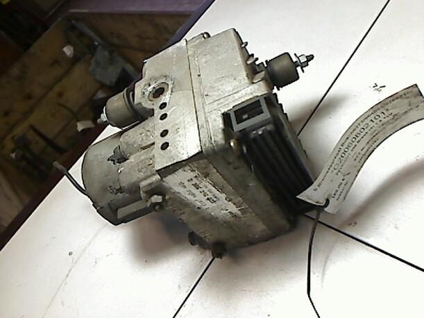 Foto: ABS-BREMSAGGREGAT eines Peugeot 406 Break SR