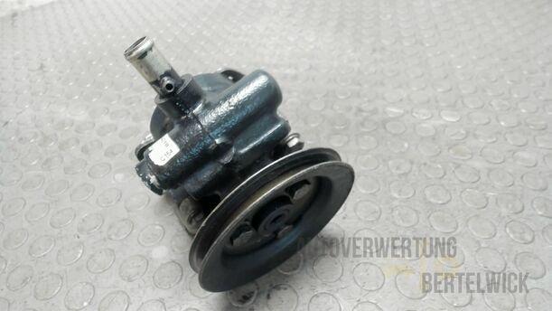 Foto: LENKGETRIEBEPUMPE eines Alfa Romeo 145 1.6