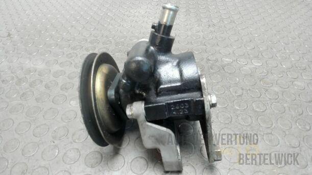 Foto: LENKGETRIEBEPUMPE eines Alfa Romeo 145 1.6