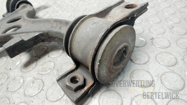 Foto: QUERLENKER VORNE LINKS eines Alfa Romeo 145 1.6