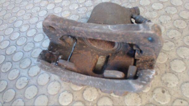 Foto: BREMSSATTEL VORN RECHTS eines Mitsubishi Lancer 1600 GLi