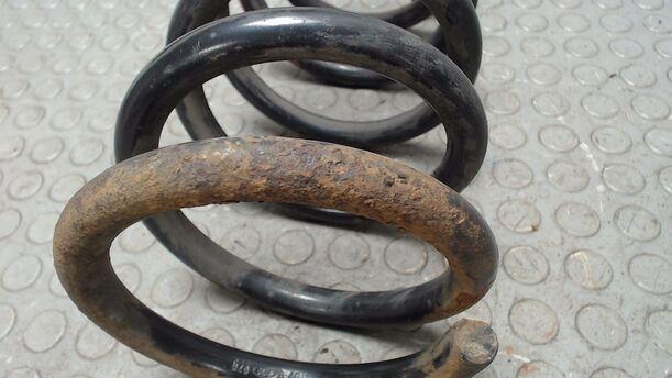 Foto: FEDER HINTEN LINKS eines Ford Sierra Turnier CL