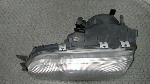 Foto: SCHEINWERFER LINKS ( LWR / ZUSATZSCHEINWERFER ) eines Ford Sierra Turnier 4x4 CLX