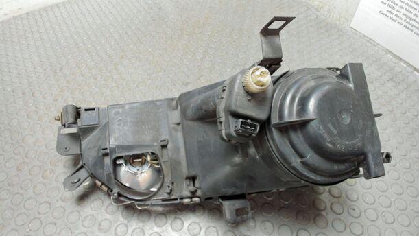 Foto: SCHEINWERFER LINKS ( LWR / ZUSATZSCHEINWERFER ) eines Ford Sierra Turnier 4x4 CLX