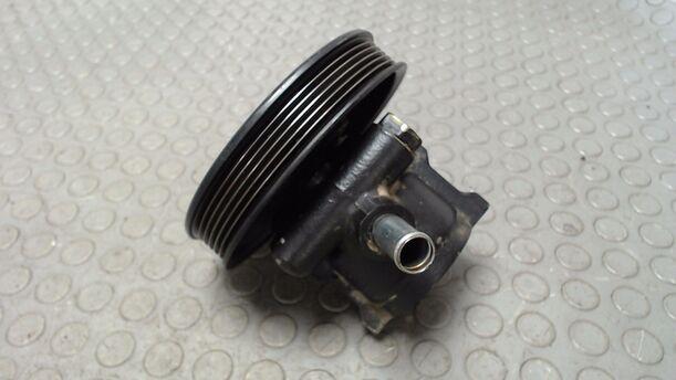 Foto: PUMPE SERVOLENKUNG eines Ford Sierra Turnier 4x4 CLX
