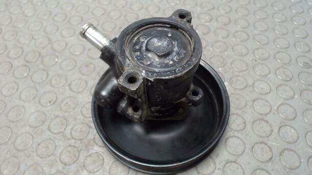 Foto: PUMPE SERVOLENKUNG eines Ford Sierra Turnier 4x4 CLX