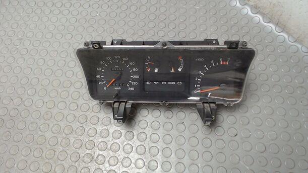 Foto: TACHOEINHEIT / KOMBIINSTRUMENT eines Ford Sierra Turnier 4x4 CLX