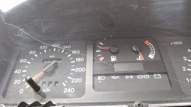 Foto: TACHOEINHEIT / KOMBIINSTRUMENT eines Ford Sierra Turnier 4x4 CLX
